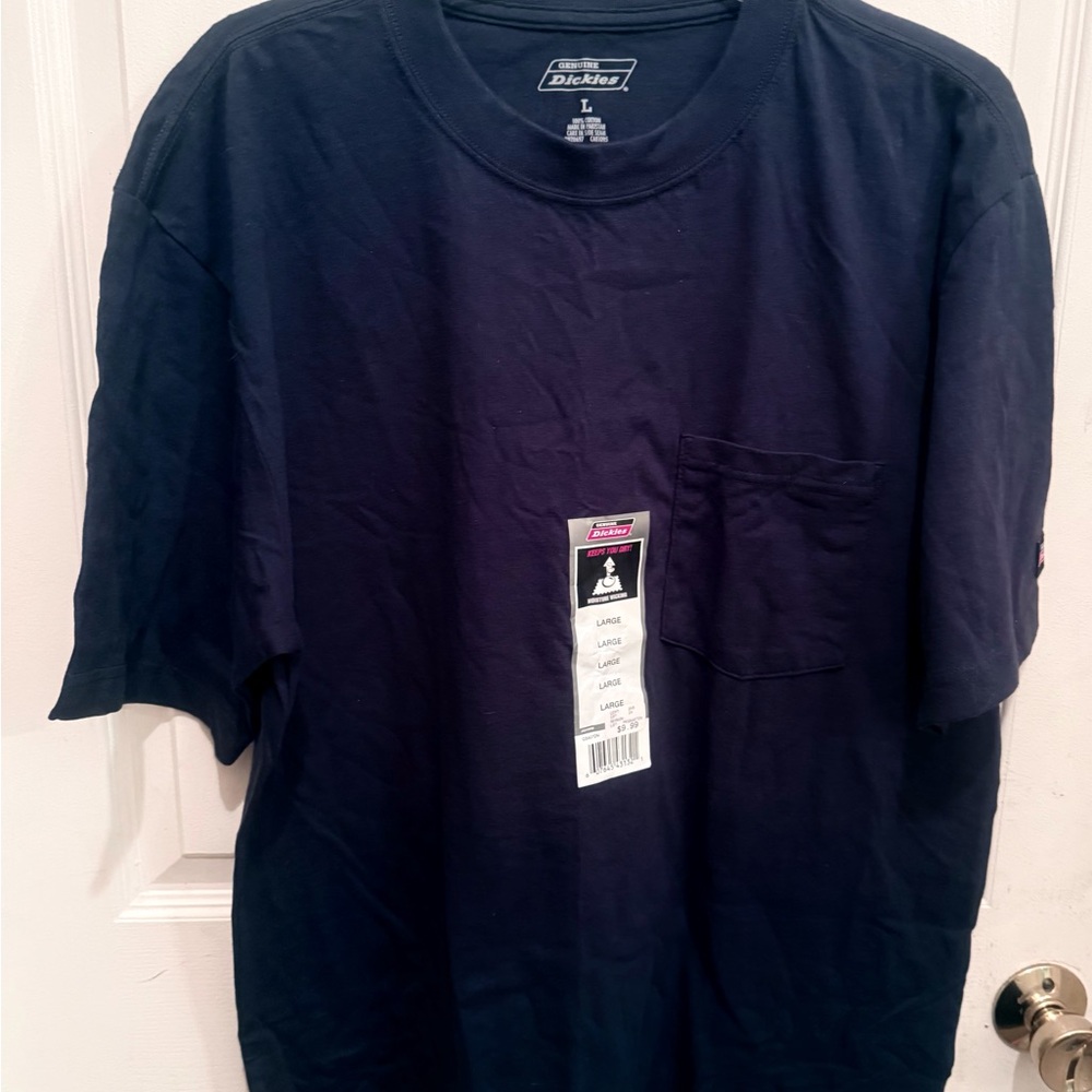 Dickies Men's Navy Blue T-Shirt